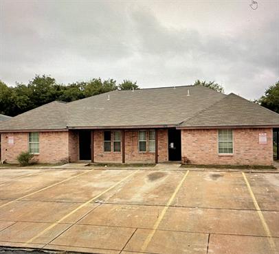 7627 Windsor Oaks